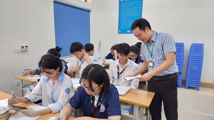 Giờ ôn tốt nghiệp môn Toán, lớp 12A1, Trường THPT Hạ Hòa, Phú Thọ.