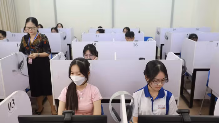 Học sinh được thử nghiệm câu hỏi thi trên máy tính trong năm 2026. Ảnh minh họa: INT