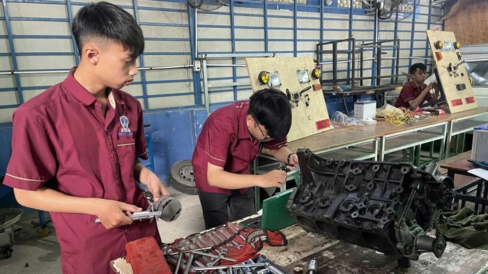 Một buổi thực hành của học viên Trường Trung cấp Nguyễn Tất Thành. 