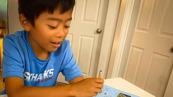 Cha mẹ không nên biến lịch sử thành một gánh nặng đối với trẻ. Ảnh: INT.