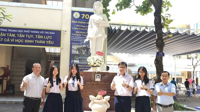 Đội tuyển học sinh giỏi Lịch sử Trường THPT Võ Thị Sáu.