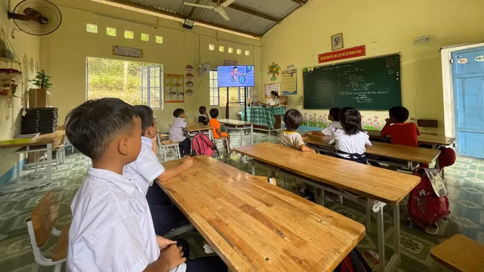 Điểm trường thôn thuộc Trường Phổ thông dân tộc bán trú Tiểu học Chu Văn An (xã Trà Tập, TP Đà Nẵng) được trang bị tivi thông minh phục vụ dạy học từ nguồn xã hội hóa. Ảnh: NTCC