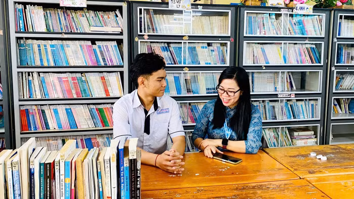 Học trò thay đổi tích cực khi được cô chủ nhiệm chia sẻ, động viên. Ảnh: Phạm Ngọc