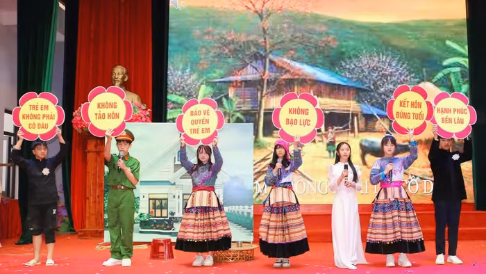 Học sinh Trường THCS Si Ma Cai nói không với nạn tảo hôn và hôn nhân cận huyết thống.