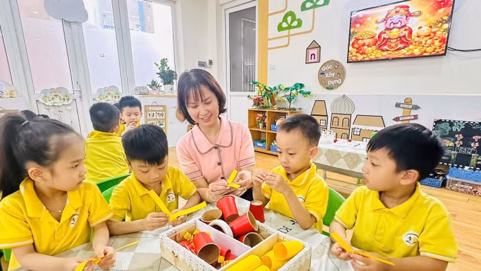 Cô trò Trường Mầm non Sao Mai - Định Công (Hà Nội) trong giờ học. Ảnh minh họa: INT