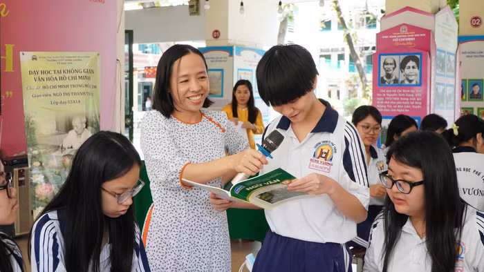 Giờ học của học sinh lớp 12, Trường THPT Bình Tân. Ảnh: NTCC