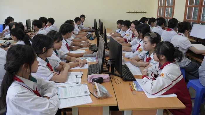 Học sinh Trường THCS Mộc Ly (Mộc Châu, Sơn La) trong giờ học công nghệ.