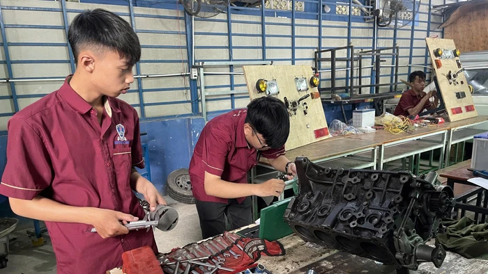 Một buổi thực hành tại Trường Trung cấp Nguyễn Tất Thành. 