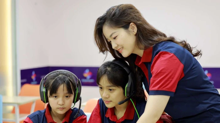 Sách giáo khoa điện tử dễ cập nhật nội dung mới, có thể tích hợp video, hình ảnh, bài tập tương tác… tạo sự hấp dẫn cho học sinh. Ảnh minh họa: ITN