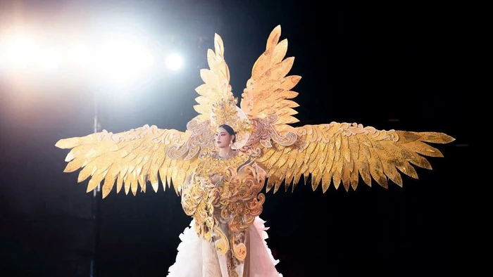 Bộ thiết kế “Lá Phượng Hoàng” của Đăng Khoa từ lúc còn học THPT. Ảnh: NVCC 