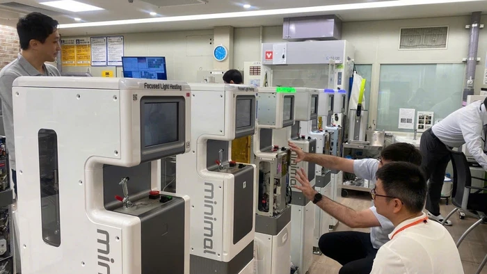 Lãnh đạo Trường Cao đẳng Lý Thái Tổ (Bắc Ninh) tham quan các nhà máy sản xuất ở nước ngoài để học hỏi kinh nghiệm. Ảnh: NTCC