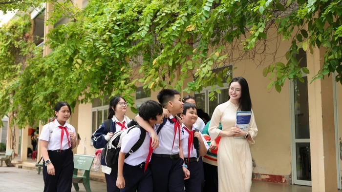 Cô trò Trường THCS Nguyễn Huệ (Hải Châu, TP Đà Nẵng). Ảnh minh họa: INT