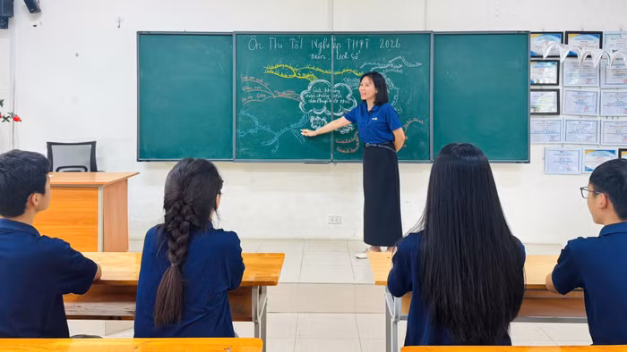 Cô Nguyễn Thị Nhài - giáo viên Trường Tiểu học, THCS và THPT Hồng Đức (Hưng Yên) trong giờ Lịch sử. Ảnh: NTCC