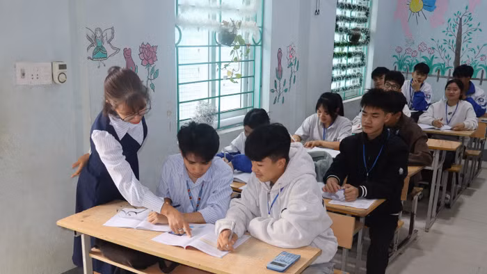 Giờ ôn môn Toán của cô trò Trường THPT Mường Tè.