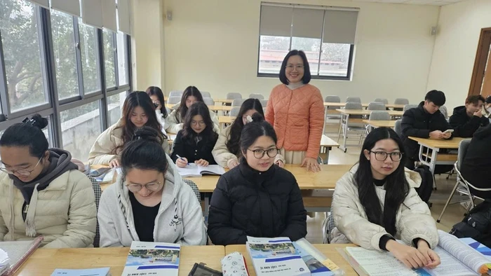 Sinh viên Khoa Luật, Học viện Ngân hàng trong một giờ học trên giảng đường. Ảnh: NVCC