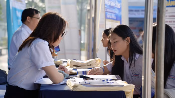 Học sinh tham gia chương trình tư vấn tuyển sinh, hướng nghiệp năm 2026. Ảnh: HVHK