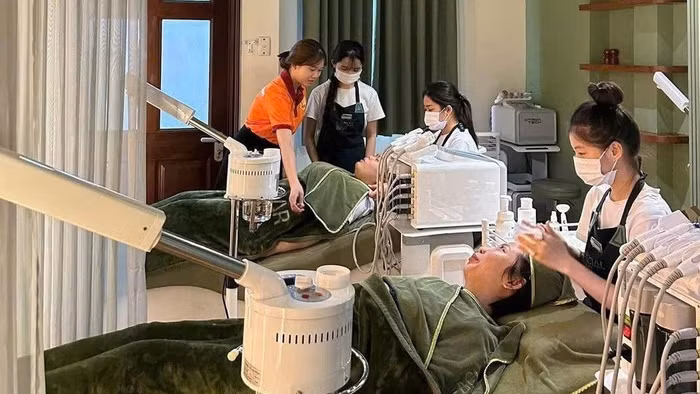 Sinh viên thực hành tại Trường Trung cấp Bách khoa Toàn Cầu.