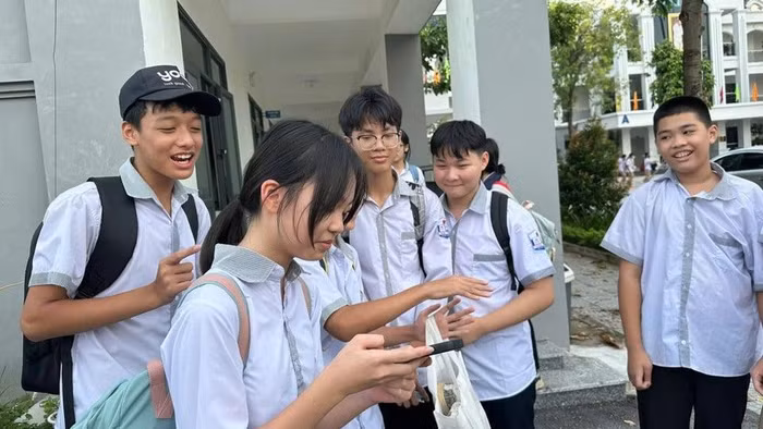 Học sinh tiếp cận công nghệ ngày càng phổ biến. Ảnh: INT.