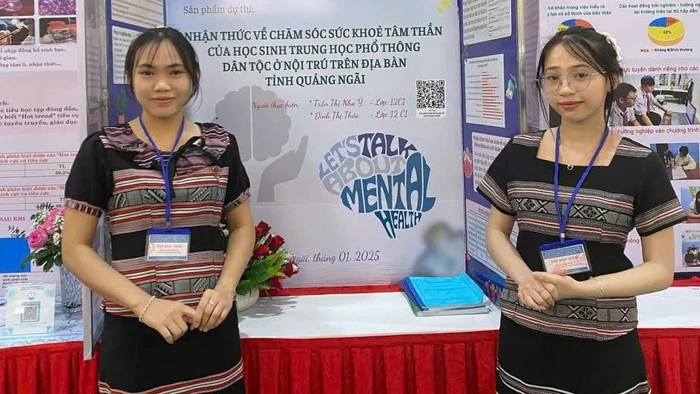 Học sinh Trường Phổ thông dân tộc nội trú THPT tỉnh Quảng Ngãi tham gia hội thi Khoa học kỹ thuật cấp tỉnh. Ảnh: NTCC