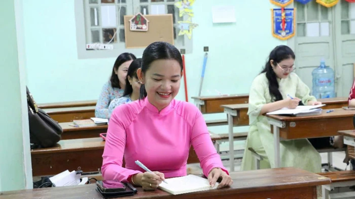 Ứng viên tham gia tuyển dụng giáo viên năm học 2025-2026. Ảnh: MA