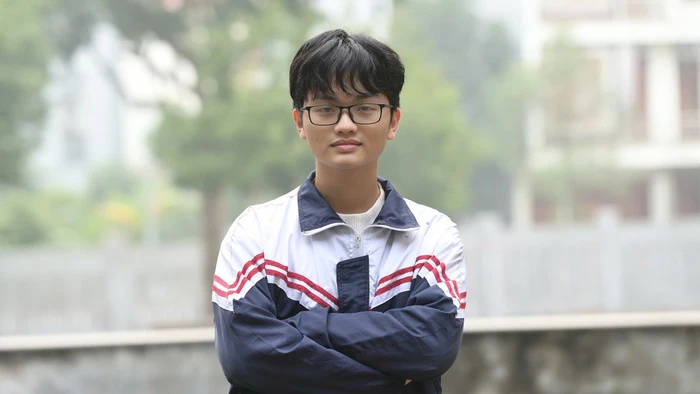Bùi Anh Tú - học sinh lớp 11 chuyên Vật lý Trường THPT chuyên Biên Hòa.