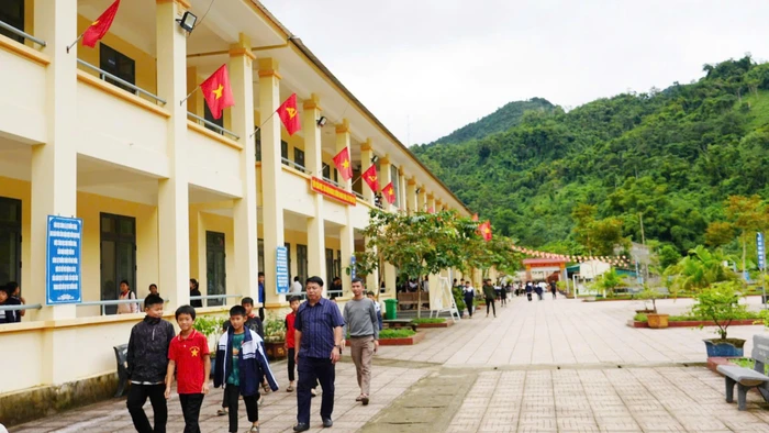 Trường Phổ thông DTBT THCS Yên Tĩnh (Yên Na, Nghệ An) lần đầu tiên có học sinh giỏi tỉnh. Ảnh: Hồ Lài