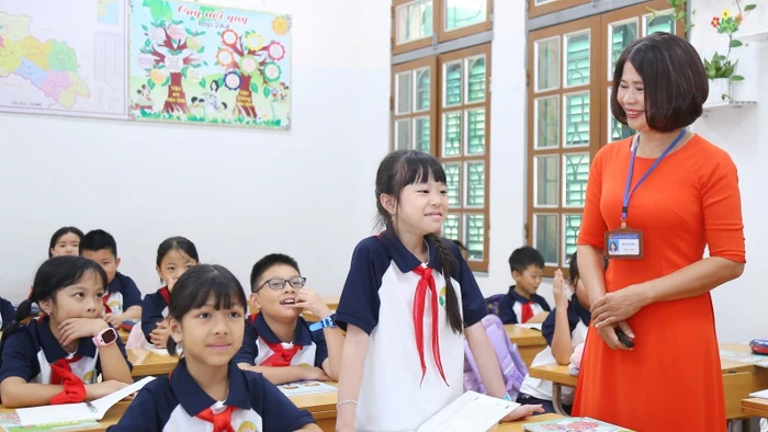 Giờ học của cô và trò Trường Tiểu học Trần Quốc Toản, phường Tô Hiệu (Sơn La). Ảnh: ITN