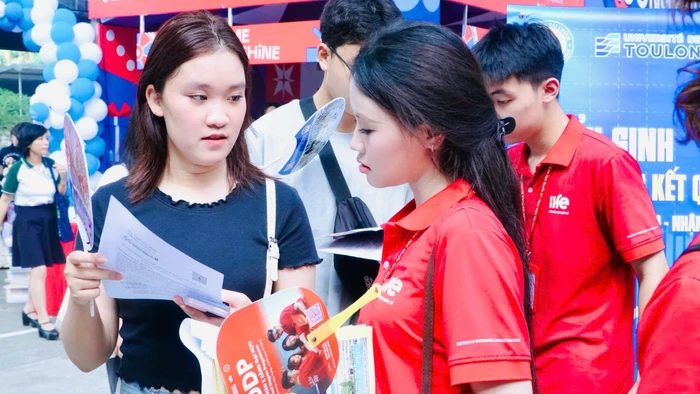 Học sinh tham dự Ngày hội lựa chọn nguyện vọng năm 2025. Ảnh: INT