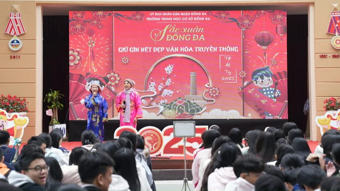 Một hoạt động giáo dục truyền thống dịp Tết Nguyên đán tại Trường THCS Đống Đa (Kim Liên, Hà Nội). Ảnh: NTCC