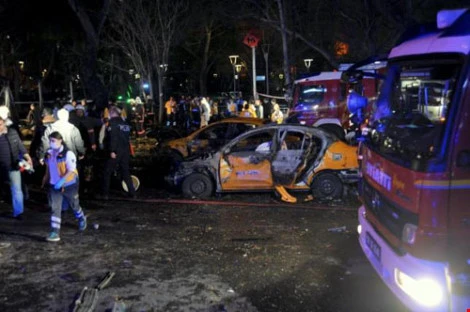 Hiện trường vụ đánh bom ở Ankara hôm 13/3. Ảnh: Reuters