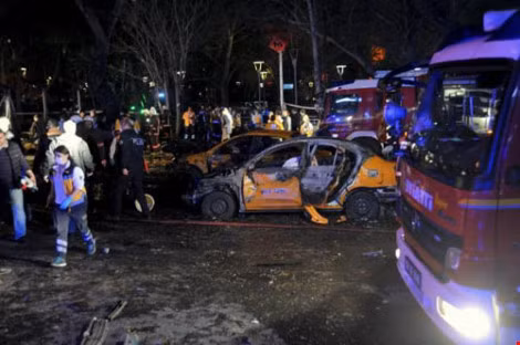 Hiện trường vụ đánh bom ở Ankara hôm 13/3. Ảnh: Reuters
