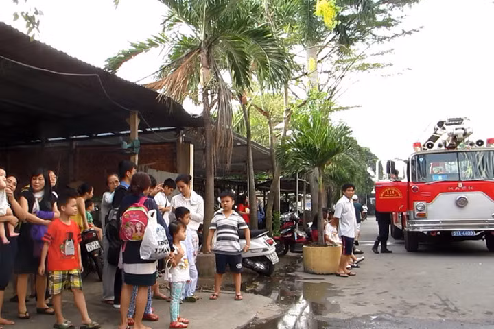 Nhiều người dân trong chung cư một phen hoảng hồn.