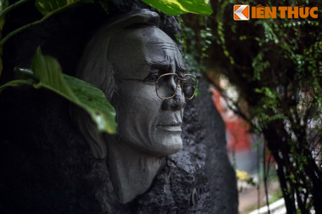 Thăm ngôi mộ đặc biệt của cố nhạc sĩ Trịnh Công Sơn - Ảnh 4 Tham ngoi mo dac biet cua co nhac si Trinh Cong Son - Anh 4
