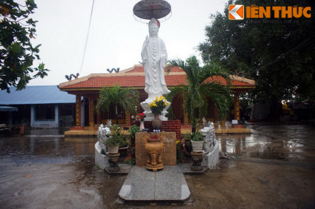 Thăm ngôi mộ đặc biệt của cố nhạc sĩ Trịnh Công Sơn - Ảnh 10 Tham ngoi mo dac biet cua co nhac si Trinh Cong Son - Anh 10