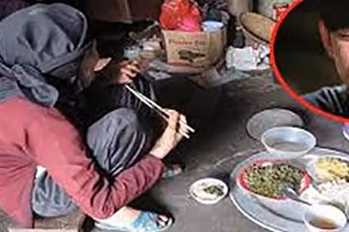 Nội ngồi mong ngóng tôi về… Ảnh mang tính chất minh họa. Nguồn: Internet.