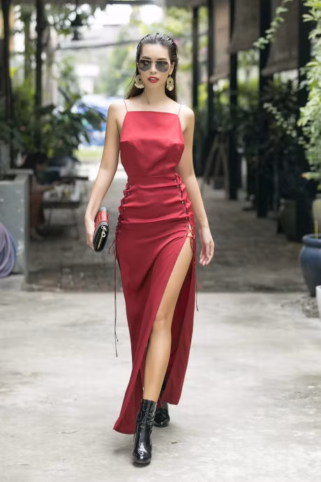 Sieu mau Ha Anh nong bong xuong pho ngay Tet - Anh 6