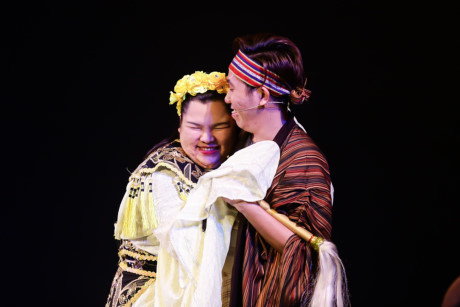Trấn Thành gây cười với tạo hình thần kê trong kịch Tết - Ảnh 5 Tran Thanh gay cuoi voi tao hinh than ke trong kich Tet - Anh 5