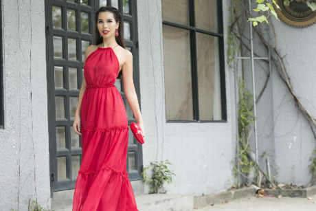 Sieu mau Ha Anh nong bong xuong pho ngay Tet - Anh 8