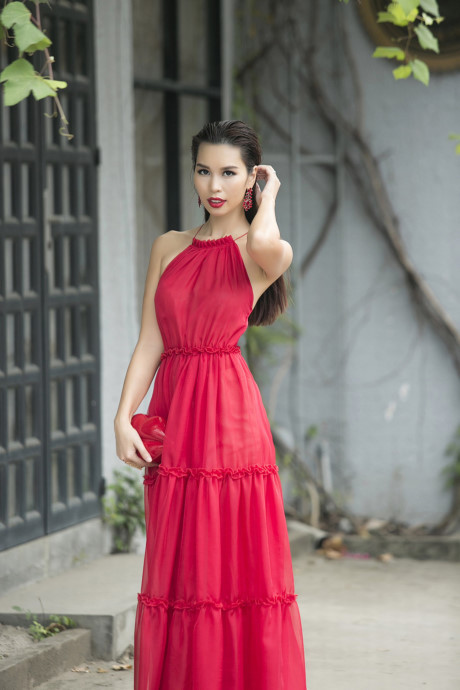 Sieu mau Ha Anh nong bong xuong pho ngay Tet - Anh 9