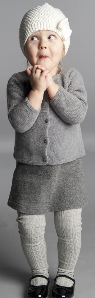 Cô bé 2 tuổi Sienna Gibbs-Cook giờ trở thành người mẫu của công ty và nhận lời được lời mời tham dự tiệc tùng. Bé 2 tuổi kiếm bộn tiền nhờ giống con gái David Beckham