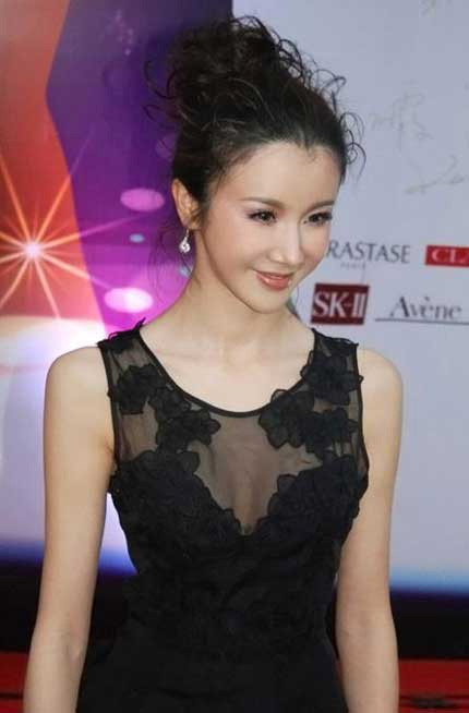 Nữ diễn viên Tôn Phi Phi cũng mất hết đường nét đẹp tự nhiên vì nghiện dao kéo thẩm mỹ