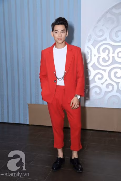 Do style thoi trang cua hai soai ca hot nhat V-biz: Issac va Rocker Nguyen - Anh 4