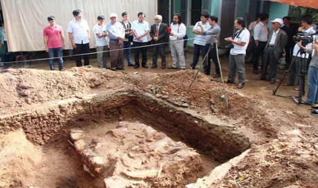 Kết thúc đợt thăm dò lăng mộ vua Quang Trung - Ảnh 2 Ket thuc dot tham do lang mo vua Quang Trung - Anh 2