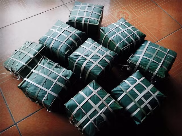 Chú mèo “quả cảm, xung phong” canh nồi bánh chưng ảnh 5