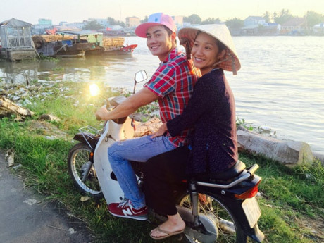 Bạn trai kém đến chục tuổi sở hữu điều gì để được mỹ nhân Việt yêu? - Ảnh 6 Ban trai kem den chuc tuoi so huu dieu gi de duoc my nhan Viet yeu? - Anh 6