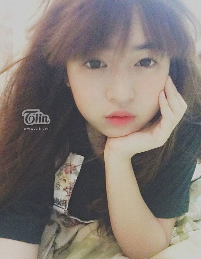 Ảnh thuở bé của hot girl phố núi sở hữu lúm đồng tiền "chết người" ảnh 7 Khánh Vân xây dựng hình tượng theo hướng không scandal, không sexy gợi cảm nhưng vẫn cuốn hút.