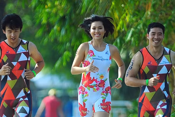 Á hậu Hoàng My tham gia thử thách 3 môn phối hợp quốc tế - Ảnh 2.