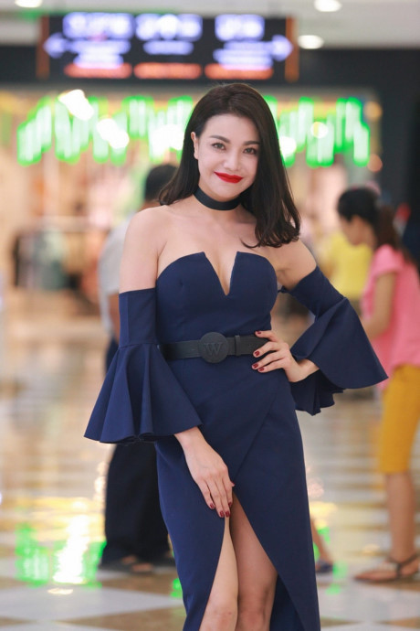 Trà Ngọc Hằng đọ vẻ sexy bên hot girl An Tra Ngoc Hang do ve sexy ben hot girl An