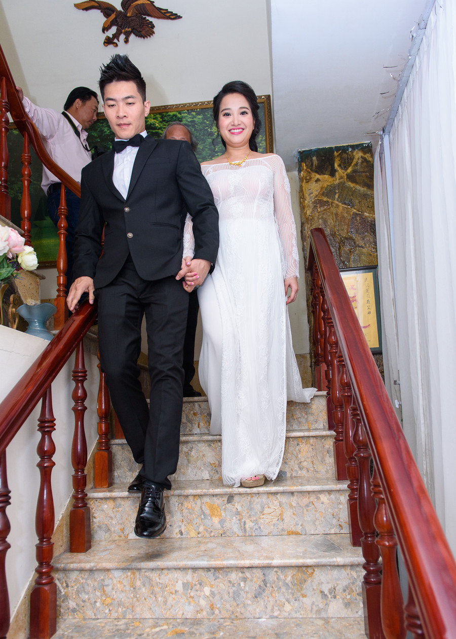 "Hoàng tử xiếc" Quốc Cơ hôn MC Hồng Phượng trong đám hỏi ảnh 11 "Hoàng tử xiếc" Quốc Cơ hôn MC Hồng Phượng trong đám hỏi ảnh 11