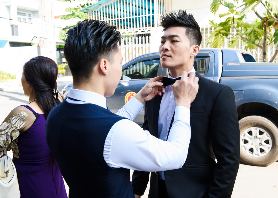 "Hoàng tử xiếc" Quốc Cơ hôn MC Hồng Phượng trong đám hỏi ảnh 5 "Hoàng tử xiếc" Quốc Cơ hôn MC Hồng Phượng trong đám hỏi ảnh 5